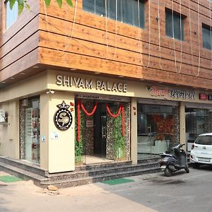Hotel Shivam Palace 1 Km From Railway Station 1 Km From Bus Stand